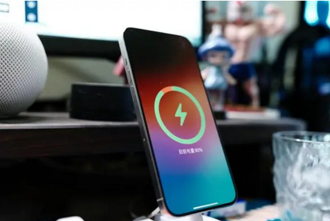 睢县苹果15换屏服务分享用什么充电器给iPhone15充电更好 